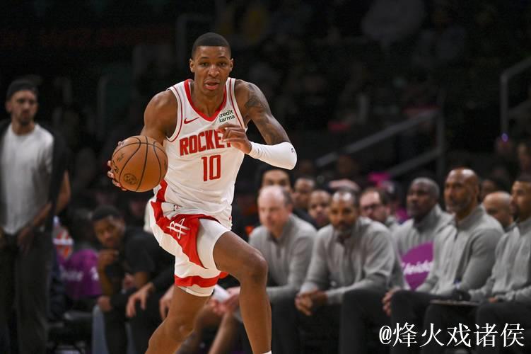 史密斯全场16分10篮板4助攻1封盖,三分命中率66.7% 史密斯全场16分10篮板4助攻1封盖,三分命中率66.7%