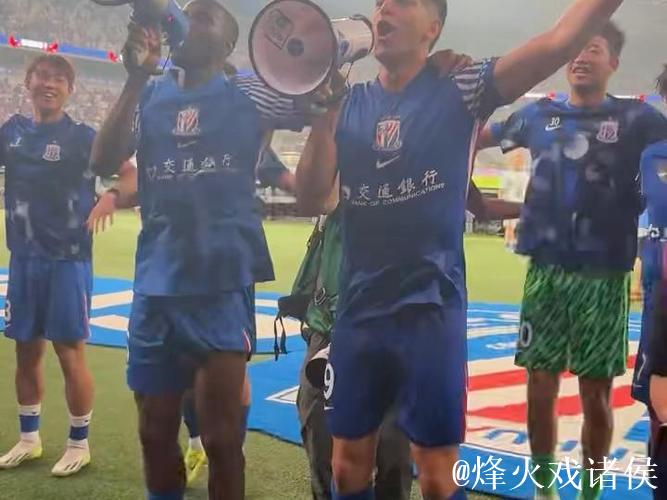 路易斯阿马杜用沪语高唱申花赢球了 铁血球队 路易斯阿马杜用沪语高唱申花赢球了 铁血球队